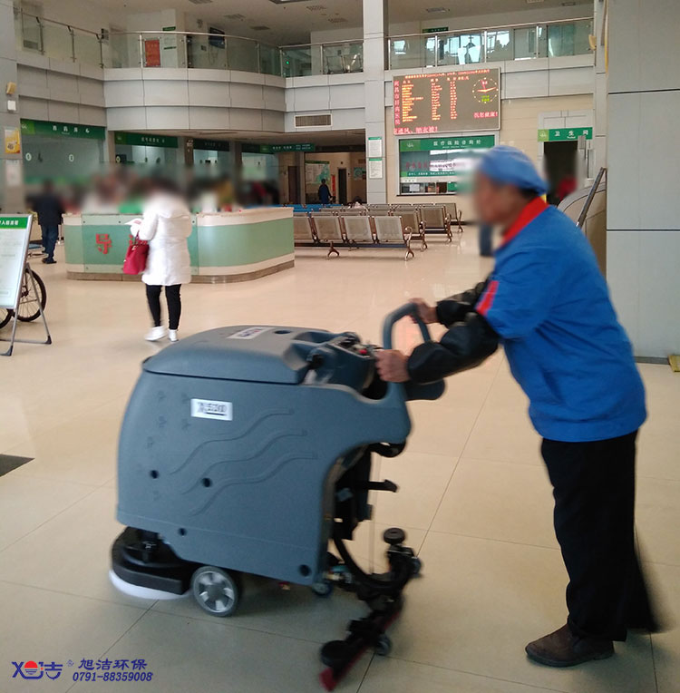 醫院保潔，醫院手推式洗地機大廳清洗