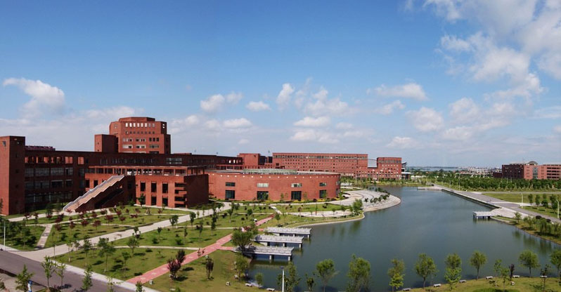 江西師范大學(xué)旭潔洗地機(jī)客戶案例-<a href=http://m.binhaiguoji.com.cn target=_blank class=infotextkey>洗地機(jī)生產(chǎn)廠</a>家